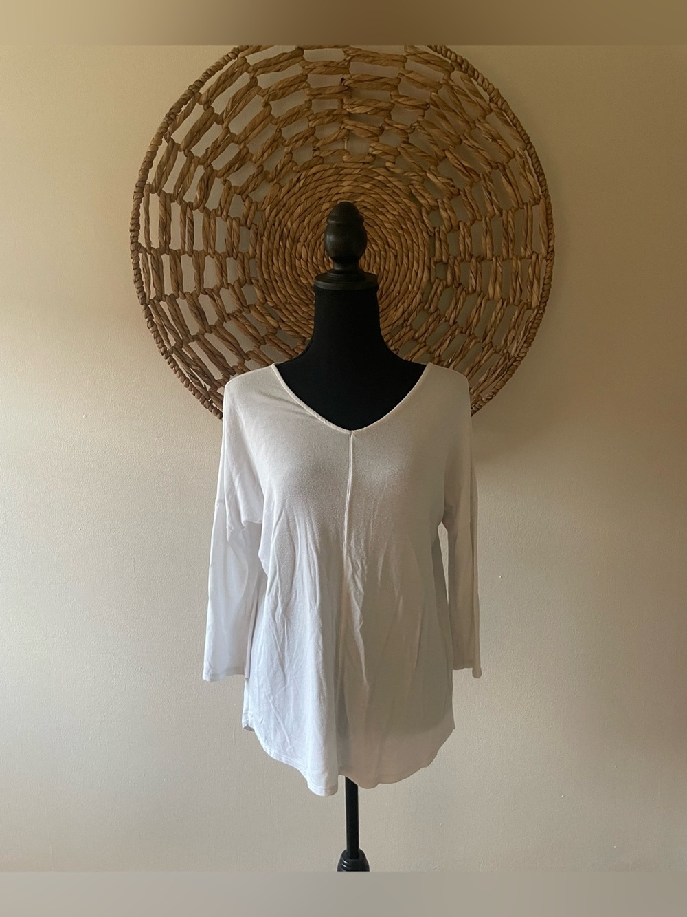 Tahari White V-Neck Long Sleeve Tee